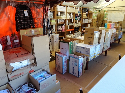 DSC00056 約3000点の福(景品)