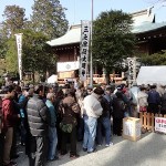 福くじに並ぶ大行列