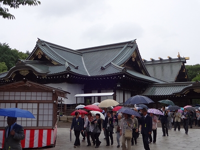 雨の靖國神社