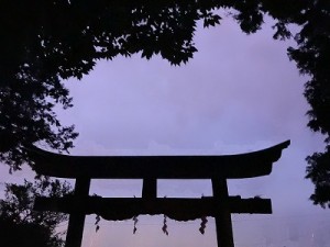 日没後の鳥居