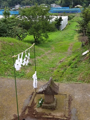 水神さん（隧道の上）