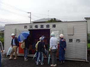 防災備蓄倉庫の見学