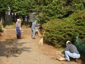 招魂社の清掃