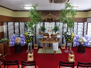 一年祭の祭壇飾り