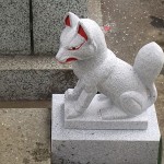 邸内のお稲荷さん　狐像の清祓