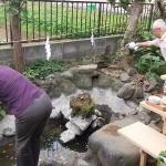 施主による池のお清め