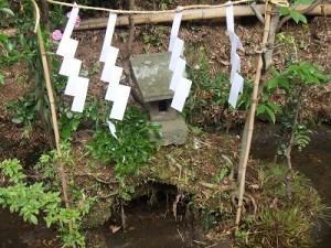 湧水池の水神さま
