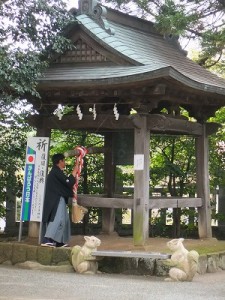 昔も今も参進を告げる鐘の音