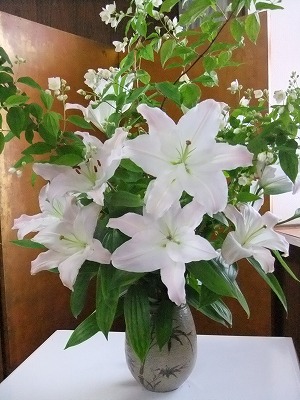 百合（ゆり）と空木（うつぎ）