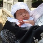 初宮参り　心身長養を願う親心です