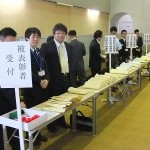 受付の支部神職