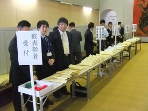 受付の支部神職