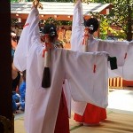小学生による浦安の舞奉奏