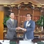 髙橋会長と講師・亀井氏