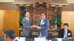 髙橋会長と講師・亀井氏