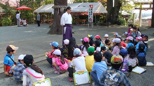 １年生「秋を見つけよう」　（今日）