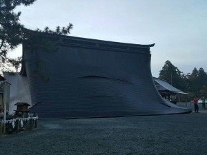 倒壊した阿蘇神社楼門