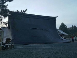 倒壊した阿蘇神社楼門
