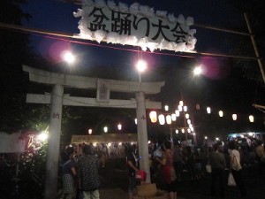 神戸　木下神社境内での盆踊り