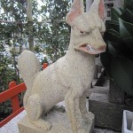 会社のお稲荷さんの狐像