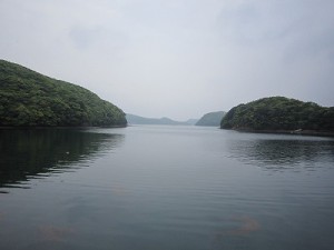 風光明媚なリアス式海岸が広がる浅茅湾  