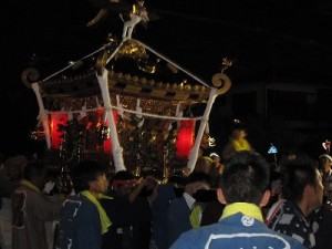 御神輿は、御仮屋（おかりや）に一晩泊まりました