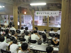 拝殿での結団式前の様子