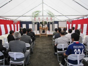 昨日の大雨で足下が濡れていたものの晴れの祭典となりました