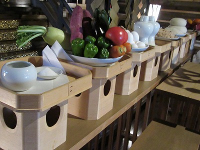 三方に載せた神饌