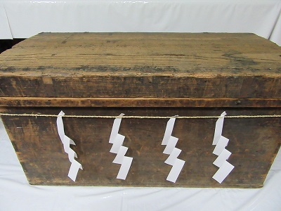 祭具の納まる長持