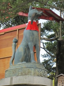 伏見稲荷大社（京都）の狐像