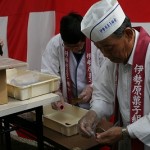 桜餅製作実演 （ 伊勢原菓子組合 ）