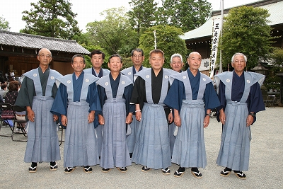 裃 （ かみしも ） を着装した突き役の総代さん