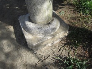IMG_5524 鳥居の地盤が隆起