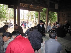 式典後の熊野神社拝殿