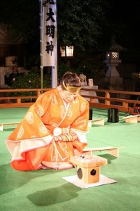 象徴であるまが玉