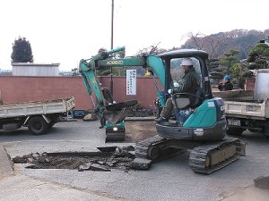 鳥居前の舗装工事