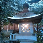 完成間近の授与所・廂（ひさし）取付工事　