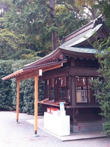 完成間近の授与所・廂（ひさし）取付工事　