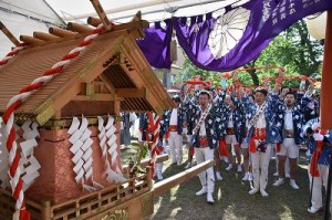 白木神輿の発輿