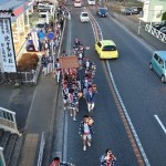 還御する白木神輿の列