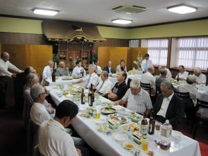 式典後の直会（なおらい）の様子